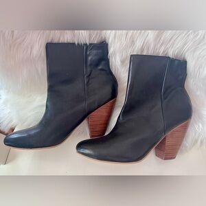 Corso Como Women's Black Zip back Ankle Bootie Size 10!  NEW!!!  Sexy boots!